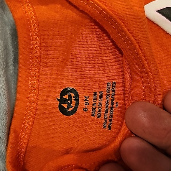 C Holloween pumpkin jackolantern pant suit onesie longsleeve, unrbeanded 6-9mo. - Picture 7 of 7